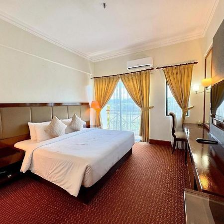 קואלה פרליס Putra Brasmana Hotel מראה חיצוני תמונה