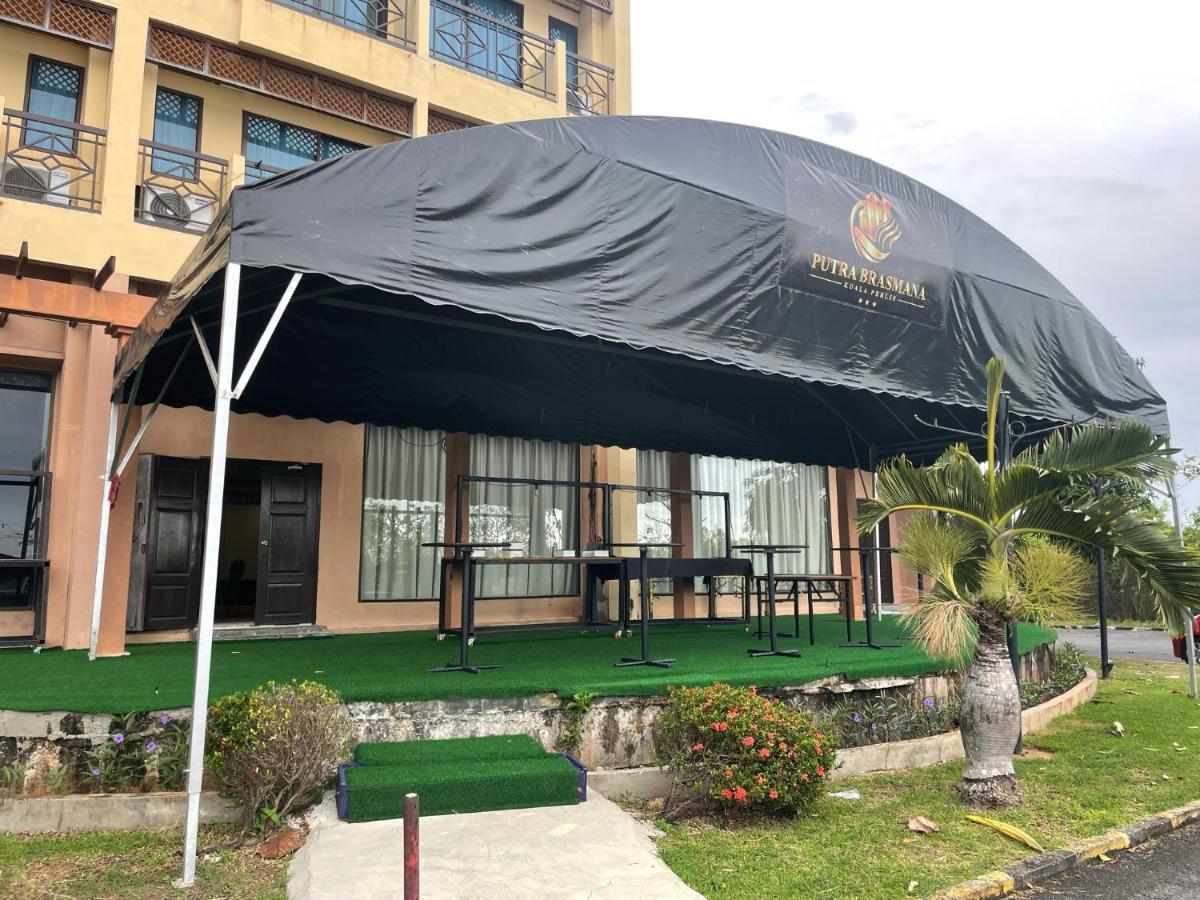 קואלה פרליס Putra Brasmana Hotel מראה חיצוני תמונה