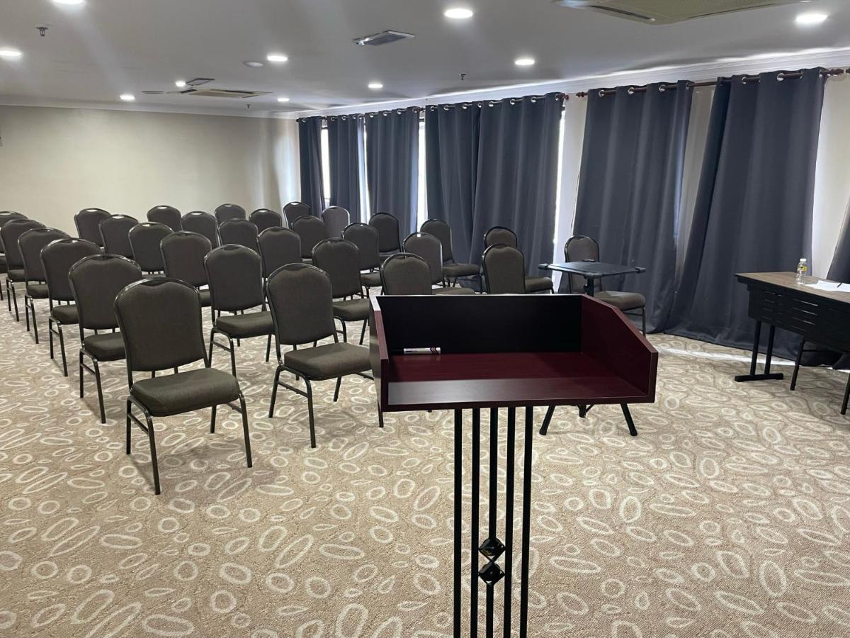 קואלה פרליס Putra Brasmana Hotel מראה חיצוני תמונה