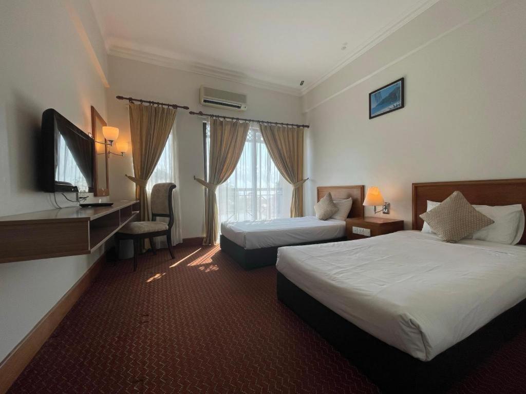 קואלה פרליס Putra Brasmana Hotel מראה חיצוני תמונה