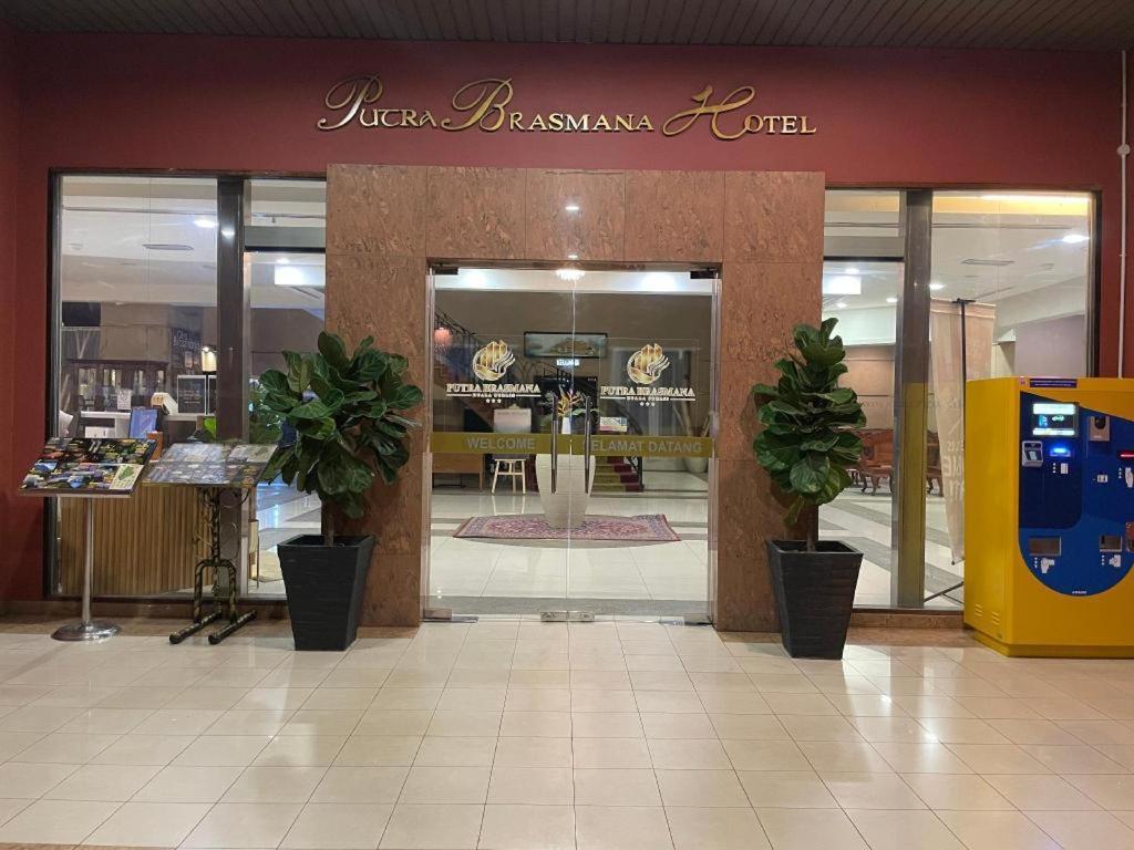 קואלה פרליס Putra Brasmana Hotel מראה חיצוני תמונה