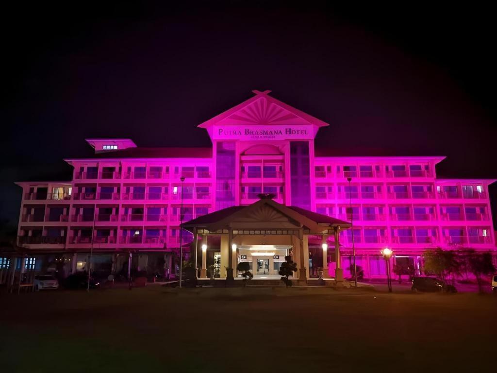 קואלה פרליס Putra Brasmana Hotel מראה חיצוני תמונה