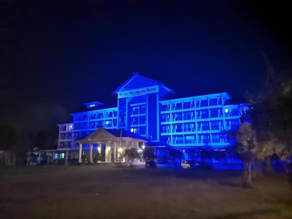 קואלה פרליס Putra Brasmana Hotel מראה חיצוני תמונה