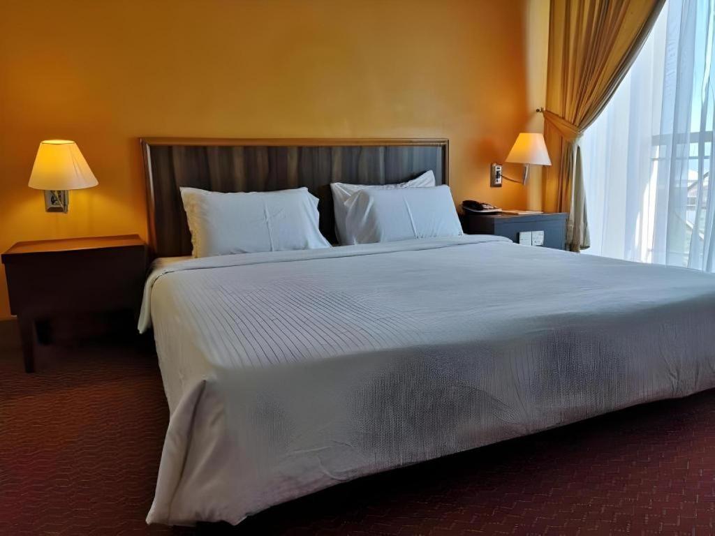 קואלה פרליס Putra Brasmana Hotel מראה חיצוני תמונה