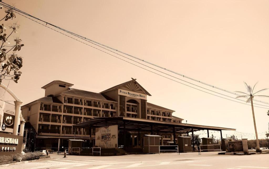 קואלה פרליס Putra Brasmana Hotel מראה חיצוני תמונה