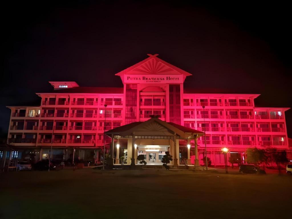 קואלה פרליס Putra Brasmana Hotel מראה חיצוני תמונה