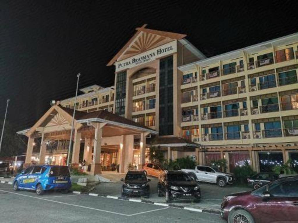 קואלה פרליס Putra Brasmana Hotel מראה חיצוני תמונה