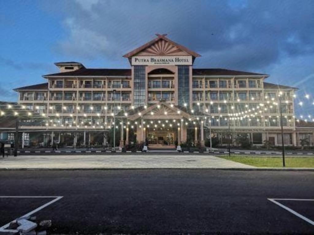 קואלה פרליס Putra Brasmana Hotel מראה חיצוני תמונה